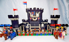 LEGO: Black Monarch's Castle (6085) Complete with 12 Minifigures & 1 minor sub