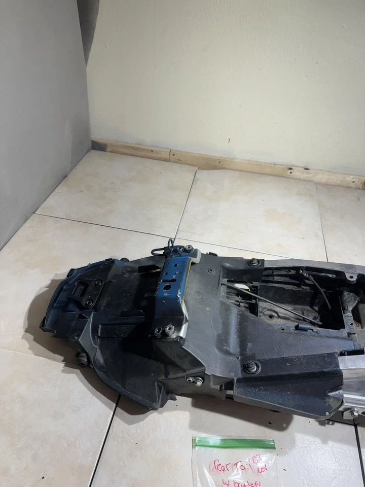 2003 2004 HONDA CBR600RR CBR 600RR OEM REAR FENDER BACK BATTERY TRAY SUBFRAME - Image 2 of 4