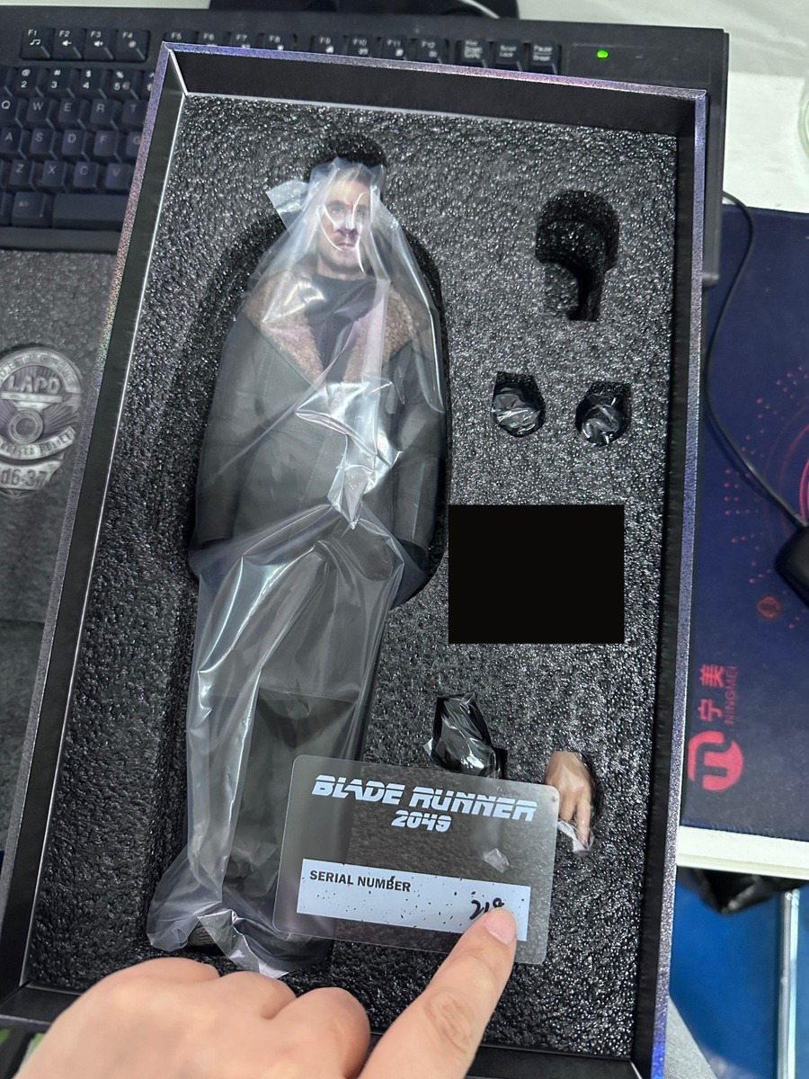 ARTISAN TOYS Officer K‌ Blade Runner 2049 1/6 Action Figure 12