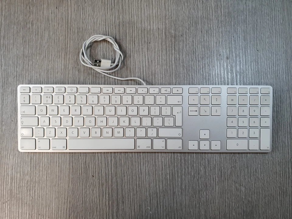 A1243 Genuine Apple Magic Keyboard and A1152 Apple Mighty Mouse Grade B EA2010 - Image 4 of 4
