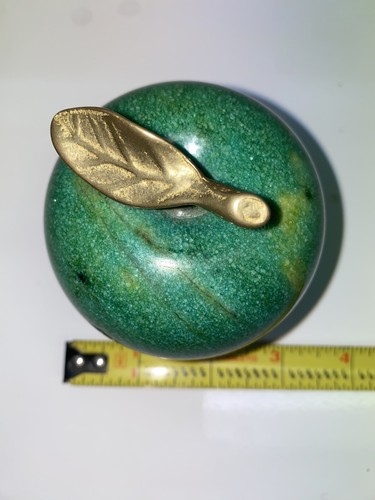 Vintage Polished Apple Paperweight Marble Stone Alabaster Brass Stem Green 3.5" - Picture 3 of 5