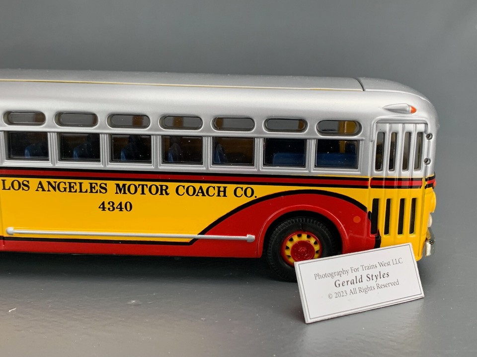 Corgi 97635 - Autobus Los Angeles Motocar (1:50) - Vintage Bus Lines - Collection Adulte