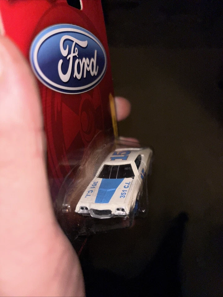 JOHNNY LIGHTNING 1972 FORD GRAN TORINO SPORT #15 BOBBY ISAAC Release # 26 - Image 2 of 4