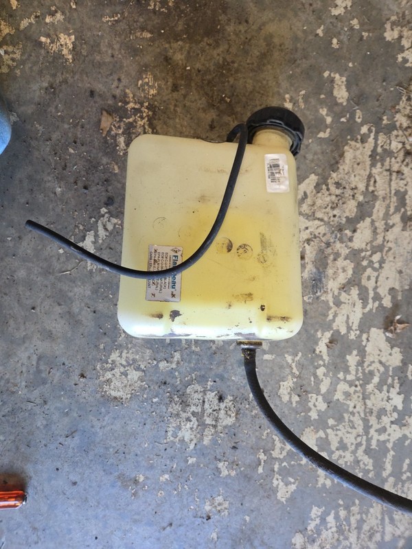 MTD 951-04304 GAS TANK FUEL TANK CRAFTSMAN LT2500 AND OTHERS
