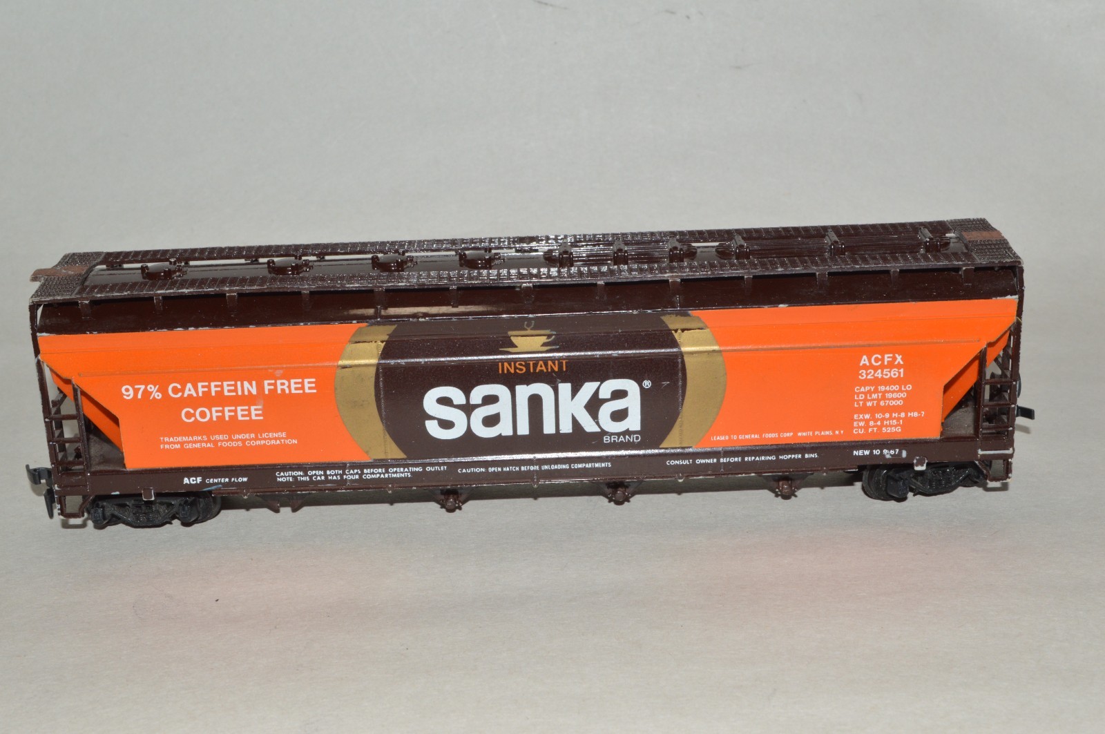 HO scale Tyco Sanka Coffee billboard advertising ACF covered hopper car train