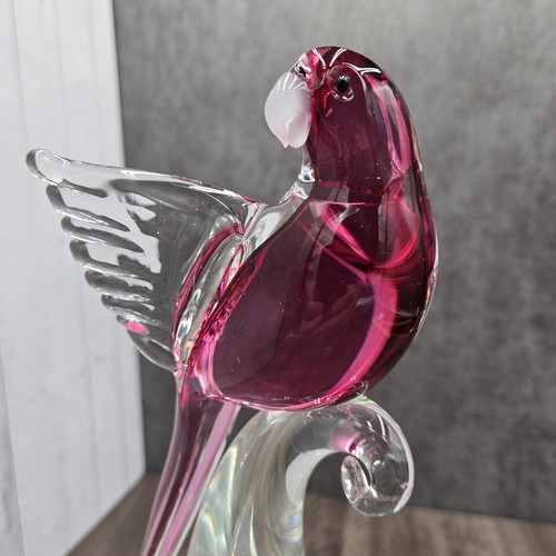 Escultura de pájaro periquito magenta de vidrio artístico de Murano Formia Rubino 10,5" de alto - Imagen 5 de 9