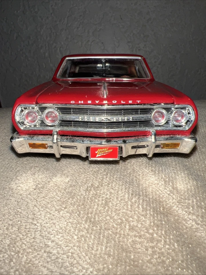 Chevy Chevelle SS 1965 Johnny Lightning #53769 escala 1:24 rojo fundido a presión Foto 2 de 4