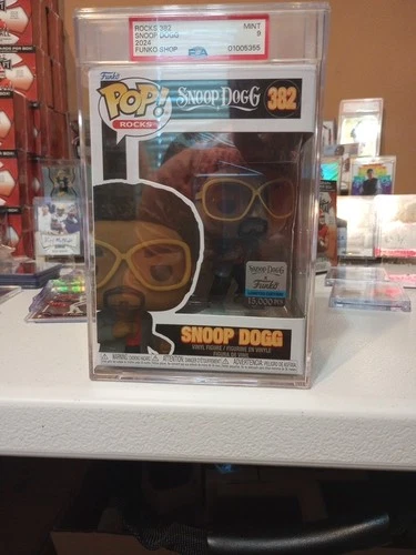 Snoop Dogg Funko Pop! Shop Exclusive Rocks 382 PSA 9 MINT