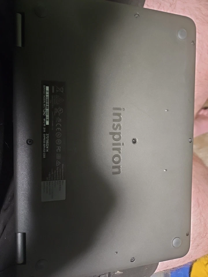 Laptop Dell Inspiron 11 3168 2 en 1 Foto 3 de 3