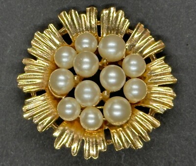 Crown Trifari Textured Gold Faux Pearl Birds Nest Brooch MCM Flower Very Nice
