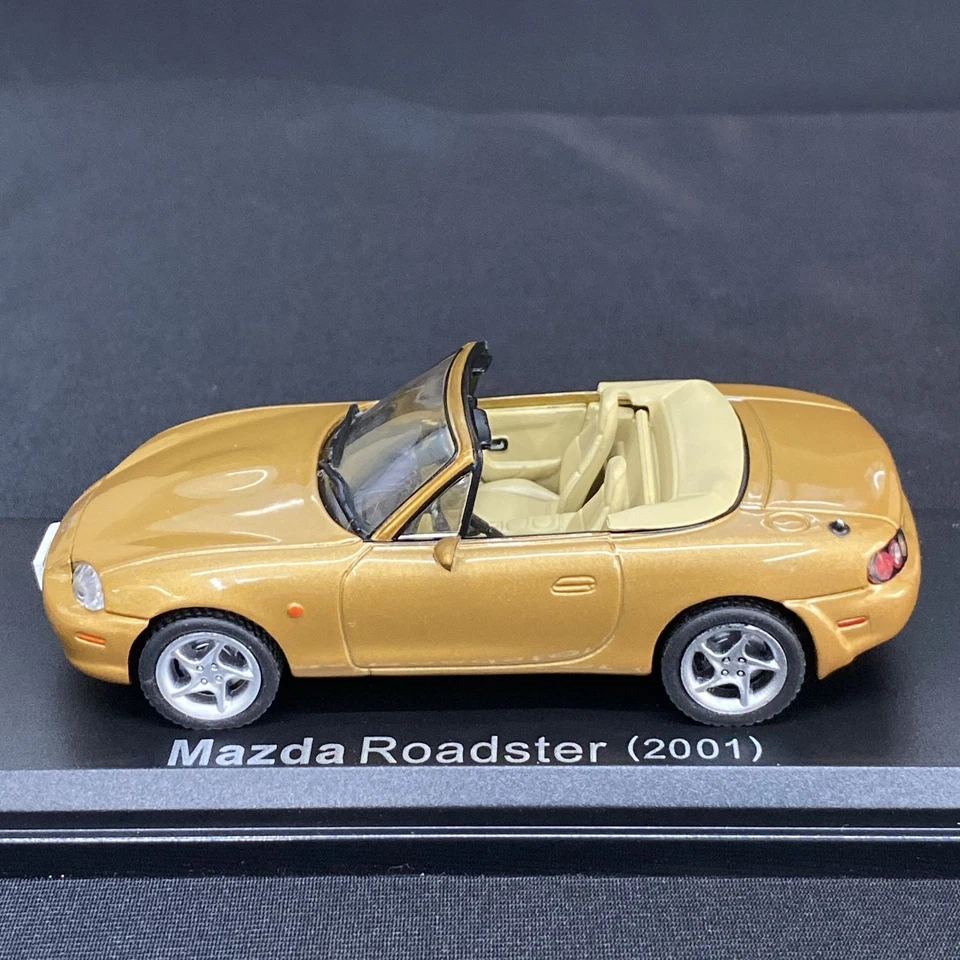 Mazda Roadster 2001 1/43 Scale Box Mini Car Display Diecast Vol 104 - Image 4 of 4