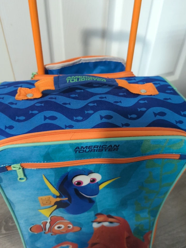Maleta de mano American Tourister Disney Finding Dory Softside 20"  Foto 2 de 4