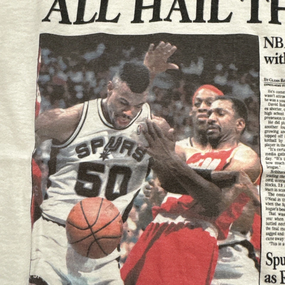 Vintage 1995 NBA MVP David Robinson San Antonio Spurs Newspapers Shirt Sz Large - Image 3 of 4
