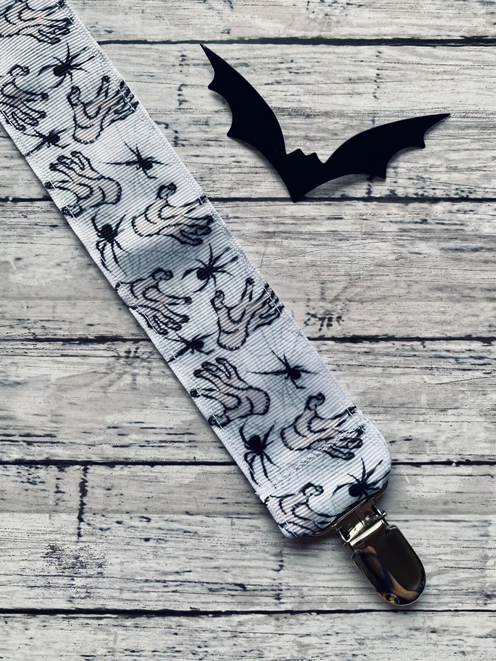 Clip chupete bebé Spooky Goth Hand Thing nuevo Foto 3 de 3