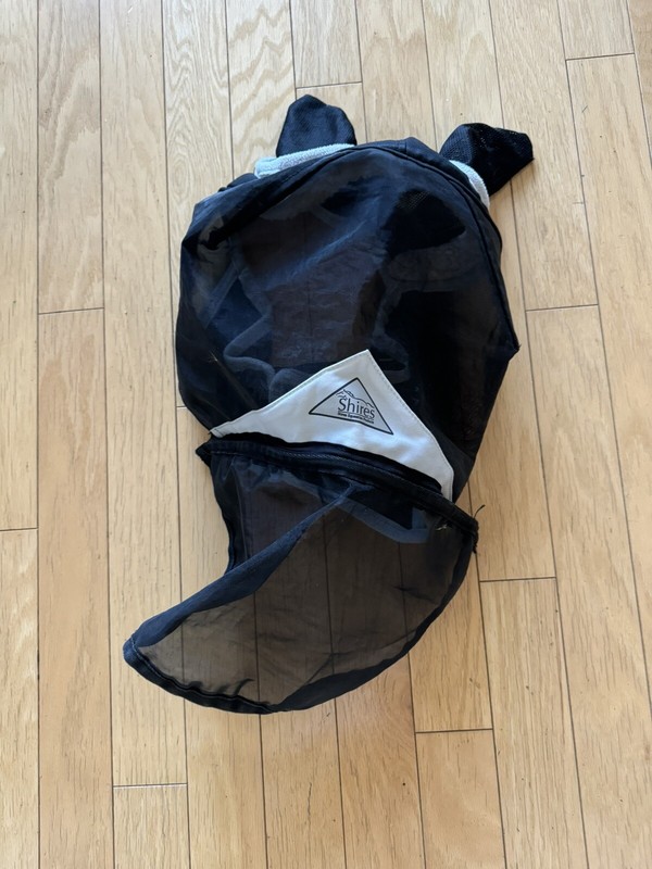 Shires 3-D Mesh Fly Mask w/ears and Nose Cover Full Size