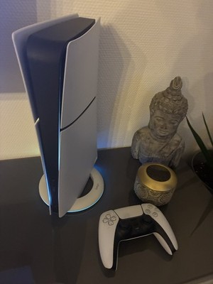 PS5 Slim Digital Edition + LED Standfuß (sichtbar in Bildern zusehen)