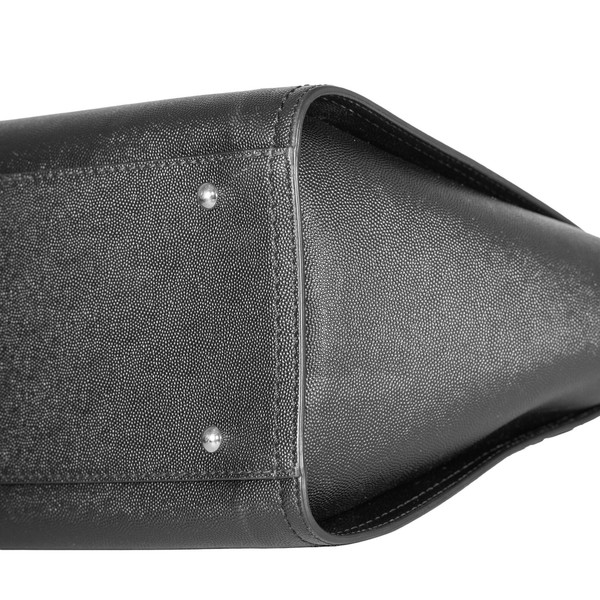 Bolso Deauville Mediano de Cuero Pebbled con Tachuelas Chanel Negro 5