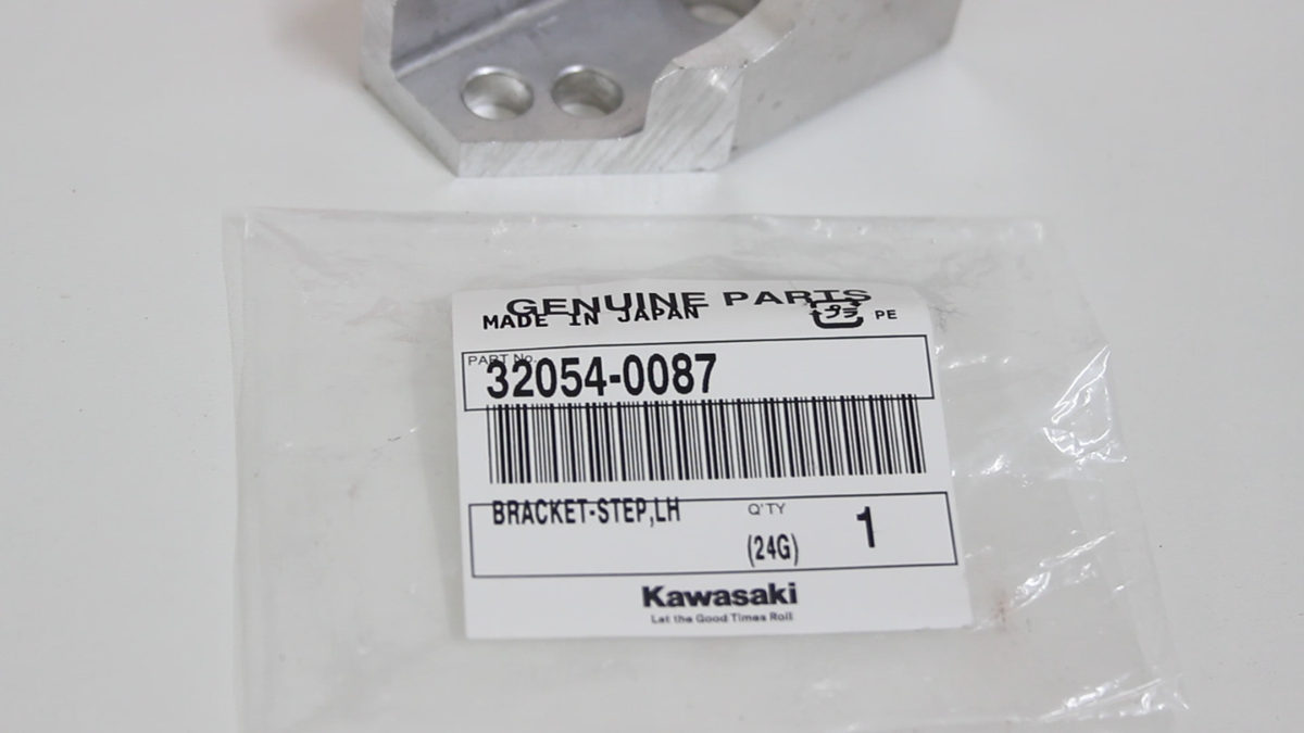 ペイ×2 Kawasaki Genuine OEM Part 32054-0087 Bracket-Step, LH | eBay