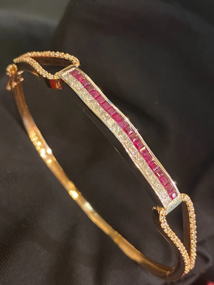 Pave 2.35 Cts Princess Round Diamonds Unisex Ruby Hinged Bracelet In 18K Gold - Image 2 of 4