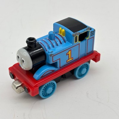 Thomas & Friends Take N Play Thomas Die-Cast Magnetic Train 2012 Along
