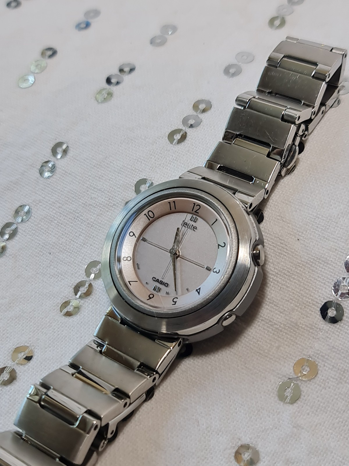 Casio Felite LWQ-300 Radio Controlled ladies quartz watch analogue mod 4306 NOS