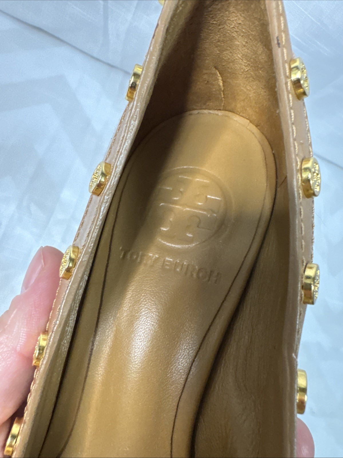 Tory Burch Pumps Heels Shoe Tan With Gold Studded Logo Sz 7 thumbnail 12