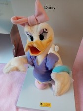 Disney Showcase Collection Daisy Duck Steiff 2001  Box 629/3000