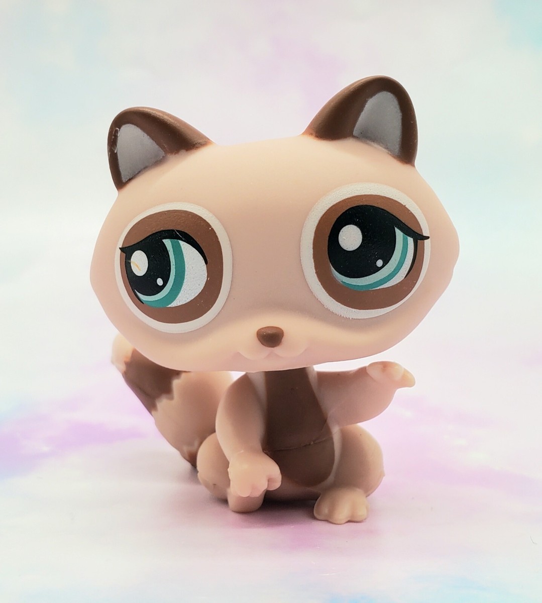 Littlest Pet Shop Authentic # 1409 Tan Brown Raccoon Teal Green