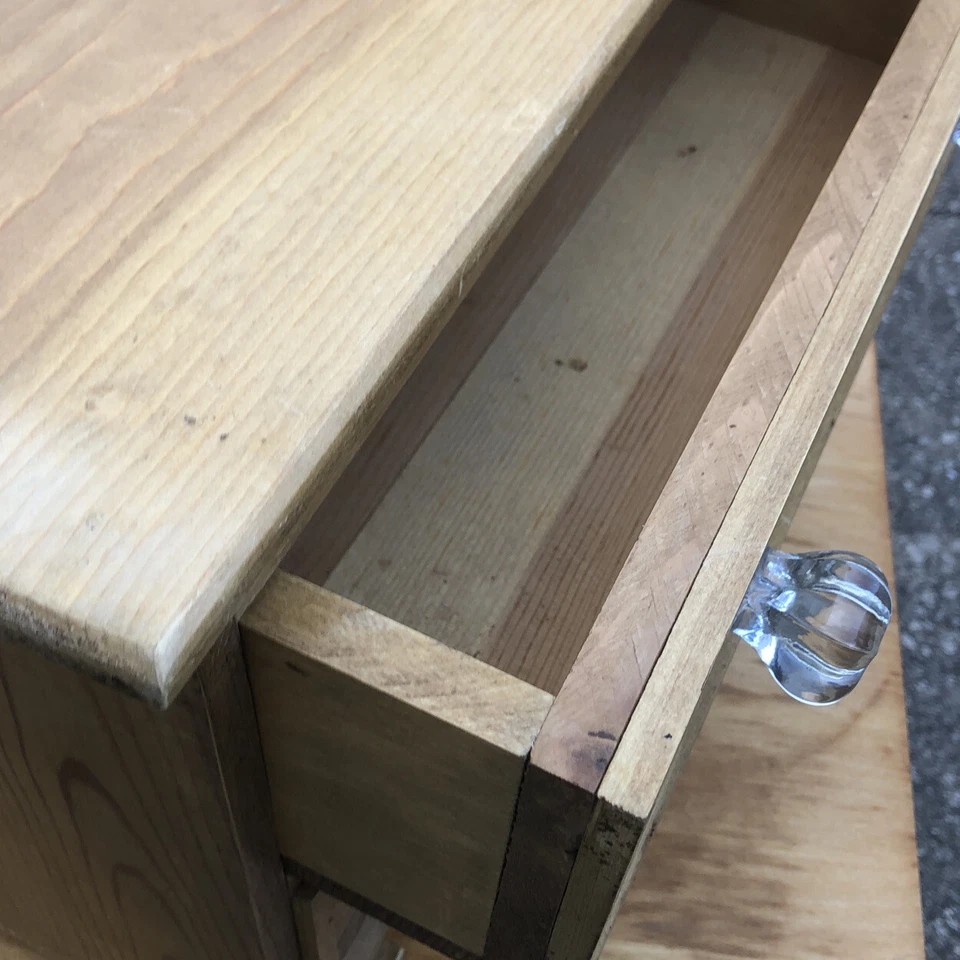 Armario de almacenamiento de baño de cocina pequeño de pino macizo vintage con 2 cajones y vidrio Foto 4 de 4