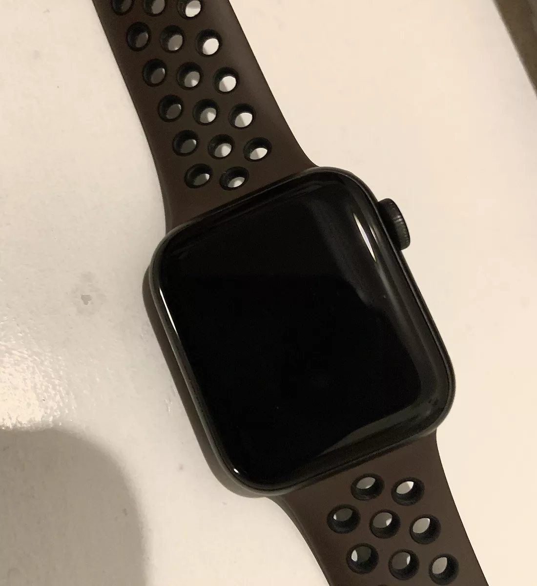 Apple Watch Nike SE - 40mm - Space Gray Aluminum (GPS) | eBay