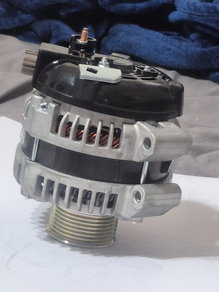 Alternador DL13980 Remanufacturado - Se adapta a Chevy/GMC/Cadillac 5,3 L-6,0 L 1999-2006 Foto 2 de 4