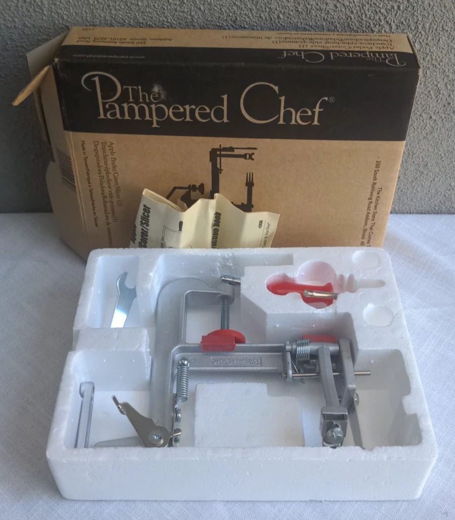 LN The Pampered Chef Apple Peeler /Corer /Slicer #2430 w/Instructions Box