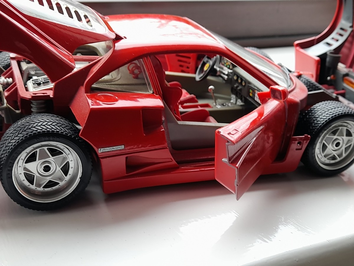 Ferrari F40 DE-BADGED - Red - Diecast - 1:18 Scale Model Bburago