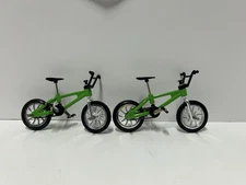 2 Mini Bike Finger Bike Perfect Miniature Metal Toys Finger Bicycle Toys Green