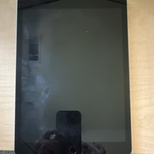 Apple iPad 10.2 in 64GB Wi-Fi Space Gray Table