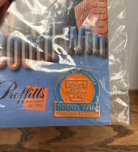 RARE 2003 Vintage Pat Summitt 800th Win Pin Tennessee Lady Volunteers NEW! - Picture 2 of 3