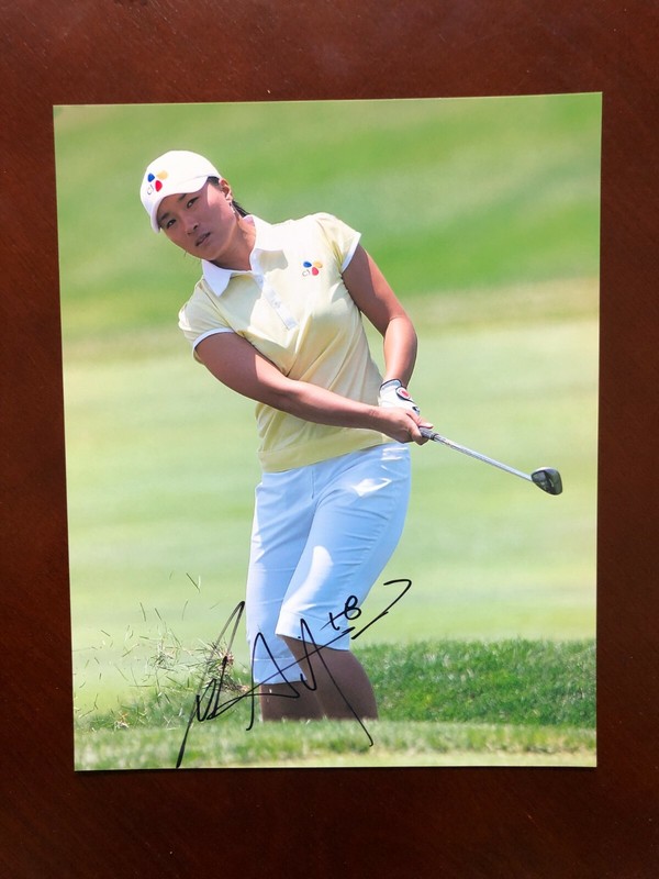 SE RI PAK ( LPGA ) Professional golfer autographed picture