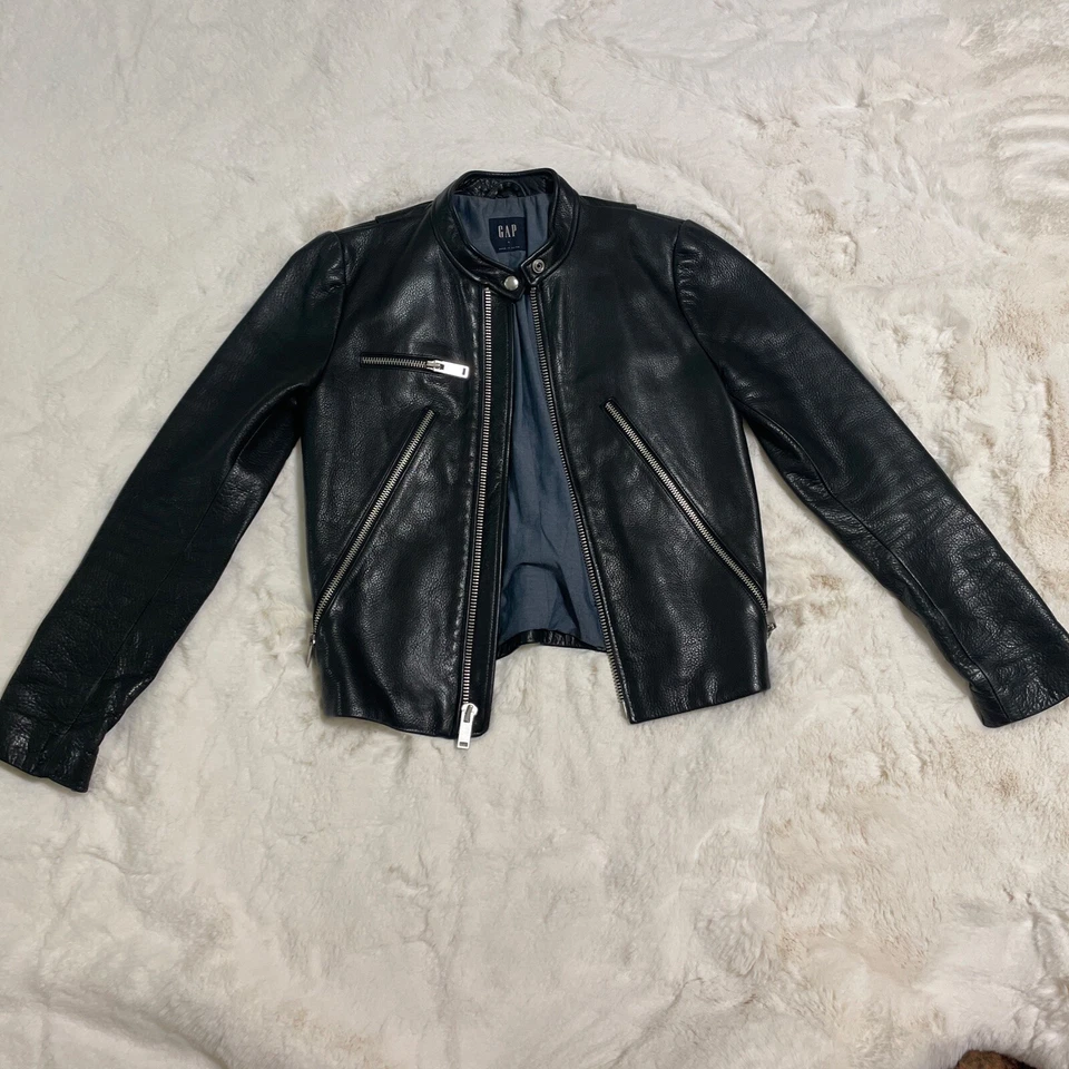 Chaqueta de cuero ajustada con detalle de cremallera bolsillos profundos forrados de cuero para motocicleta Foto 2 de 4