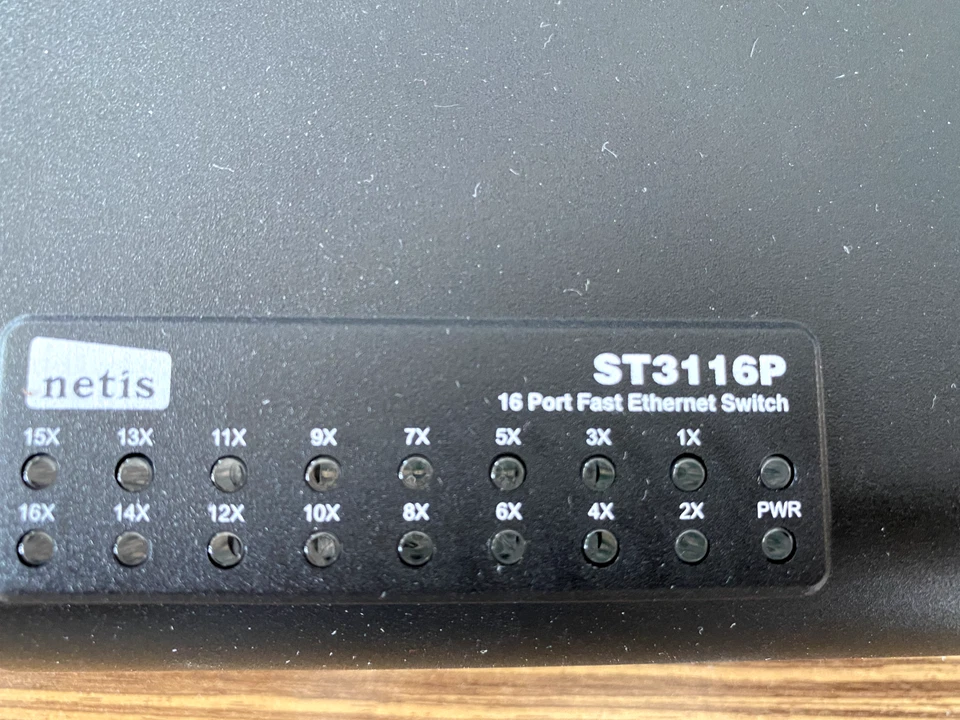 Netis ST3116P Desktop Switch - Image 2 of 3