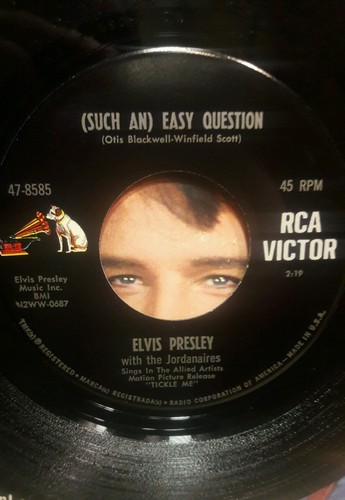 "Elvis By Request 45 RPM"Easy Question/It Feels So Right"& Crying In The Chapel - Picture 6 of 9