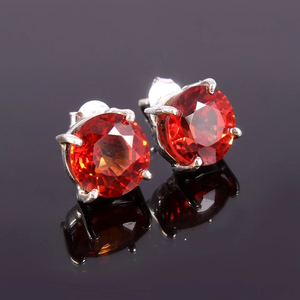 Brincos redondos de ouro branco 14k com safira laranja para o Natal - Imagem 2 de 4