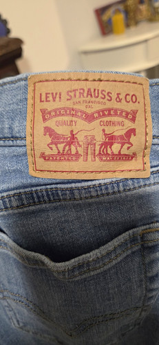 Levi's Women's Boyfriend Jeans Relaxed Fit Blue Light Wash Denim 5-Pocket