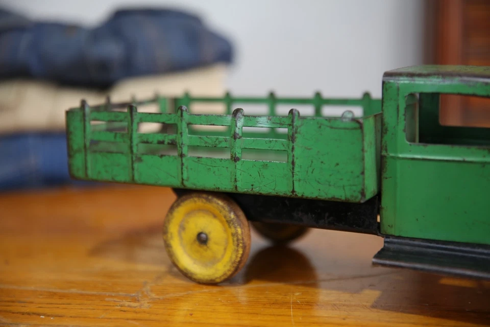 De colección Wyandotte Juguete de Acero Prensado Estaca Cama Camión Luces Verde Años 30 Antiguo Foto 4 de 4