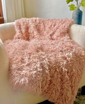 Laurel & Mayfair DREAMY PINK Silky Faux Fur Throw Super Plush!  NWT