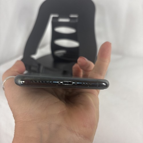 Apple iPhone 11 Pro Max 64 Go Argent Carte SIM TÉLÉPHONE + accessoires et coque excellent état - Photo 4 sur 17