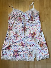 Victoria  s Secret Woman Floral Short Baby Doll Night Gown Size M