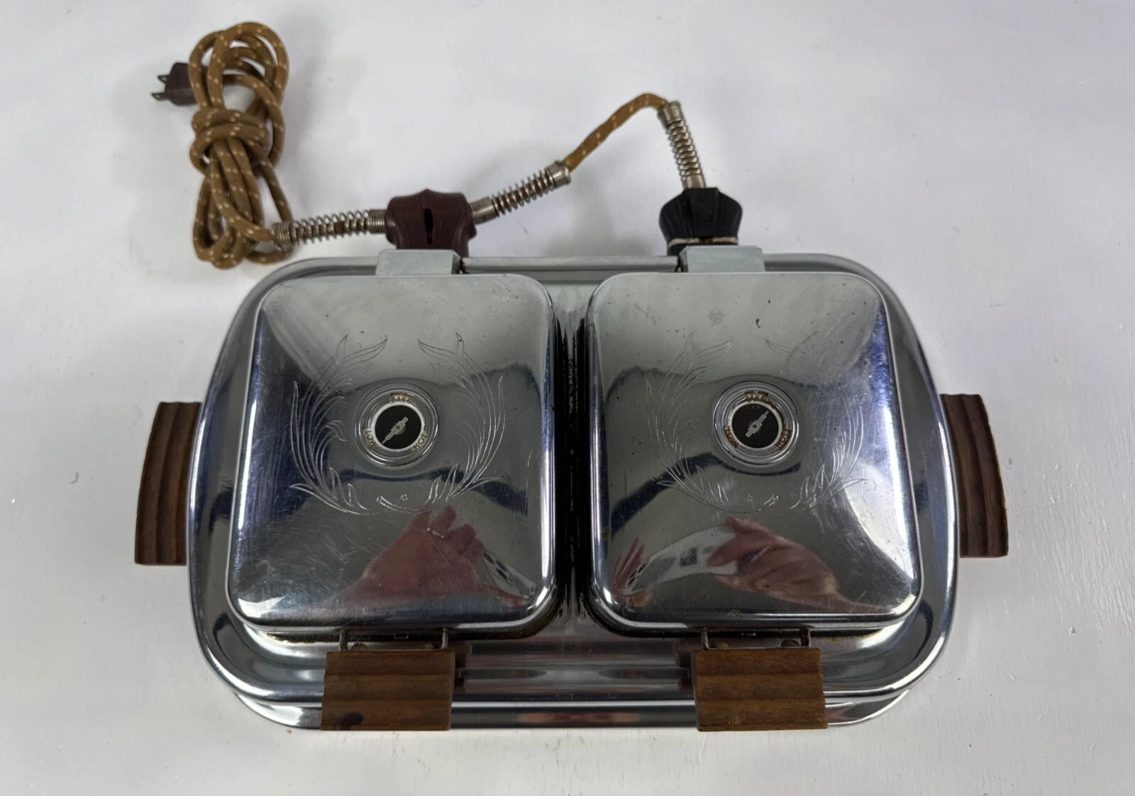 Dominion Style 1350 Double Dual Waffle Iron Working Vintage