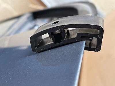 BONNET PROTECTOR HOOD DEFLECTOR ASSEMBLY FITTING PLASTIC CLIP x1