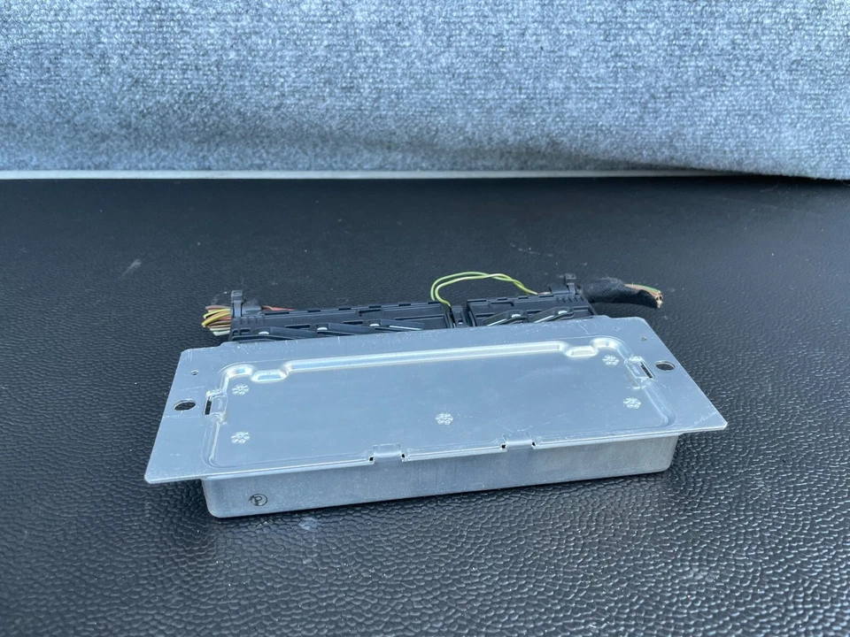 Mercedes W218 W212 Cls63 E63 Amg Suspension Airmatic Control Module Unit oem - Image 2 of 3