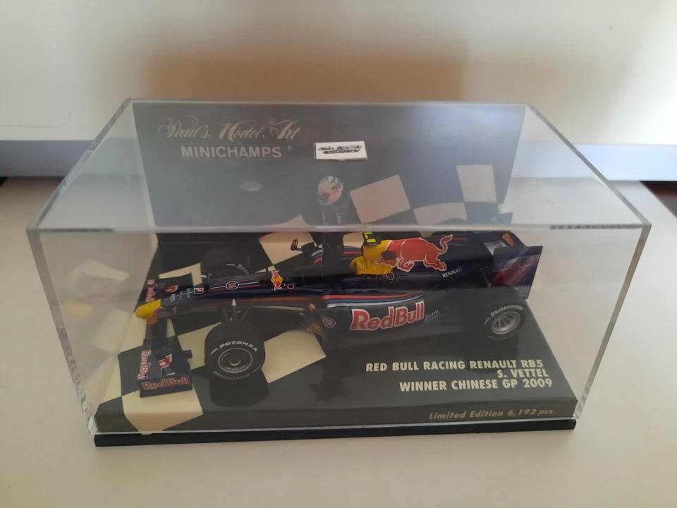 Minichamps Red Bull RB5 Sebastian Vettel winner Chinese GP 2009 1/43 400090115 - Immagine 2 di 3